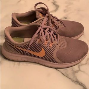 7.5 Nike tennis shoes